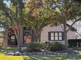3727 Inverness Dr, Rochester, MI 48306