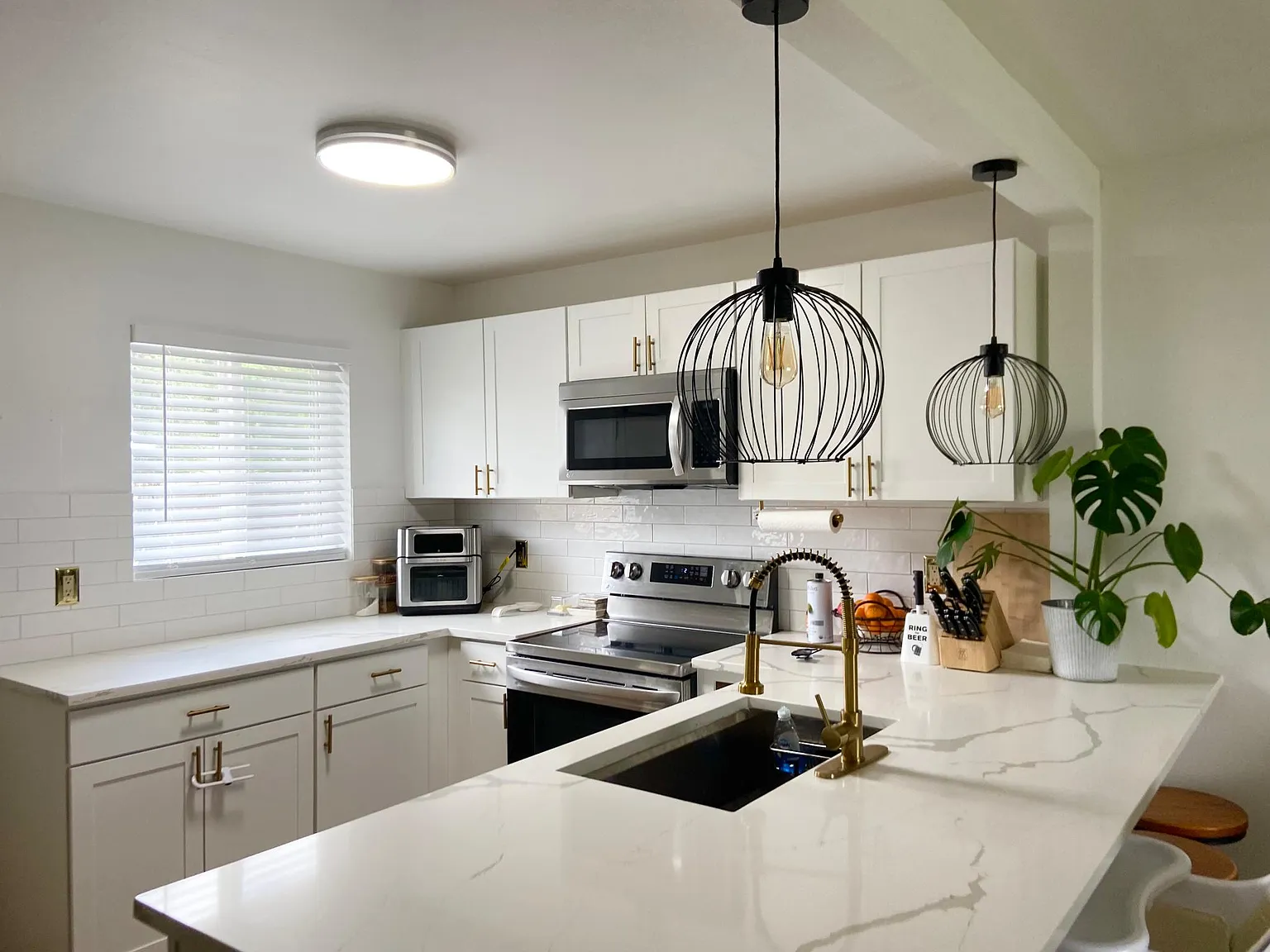 2 bed, 721 sqft, $2,200 — Photo 3