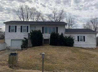 712 E 1st St, New London, MO 63459