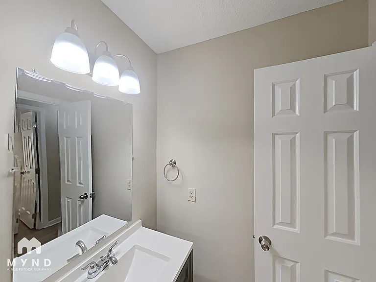 4521 Aviemore Cres — Photo 15