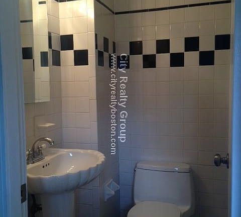 2nd image of 999 Winthrop Ave #1