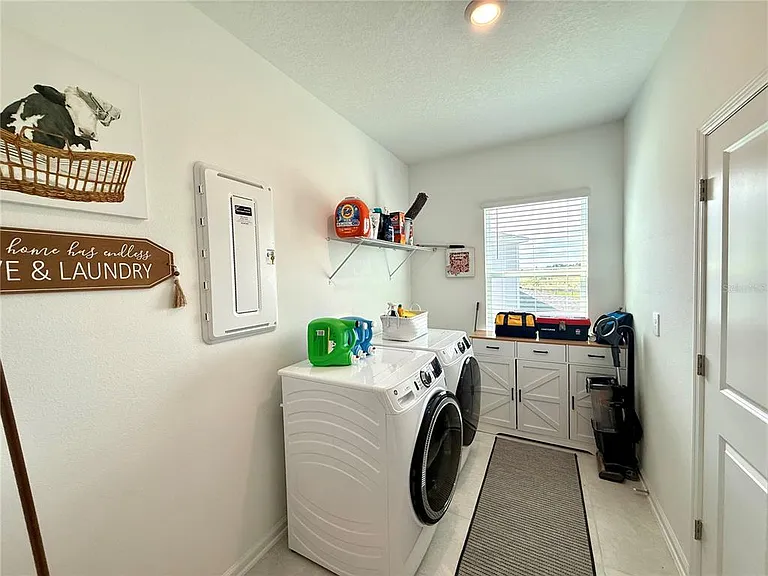 2970 Armstrong Ave — Photo 42