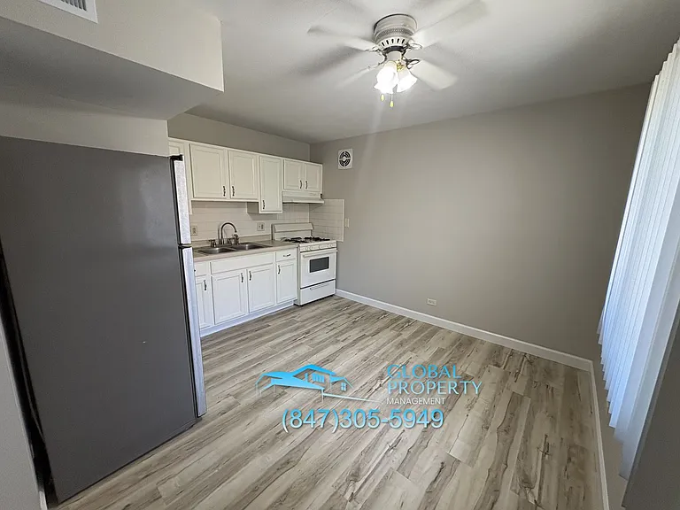 267 E Grand Ave — Photo 13