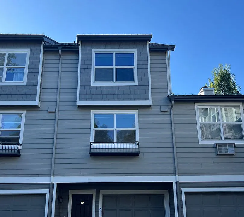 714 SE Fairwinds Loop