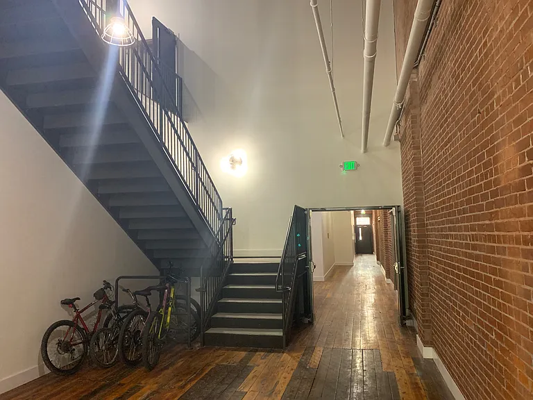 240 1st St NE — Photo 39