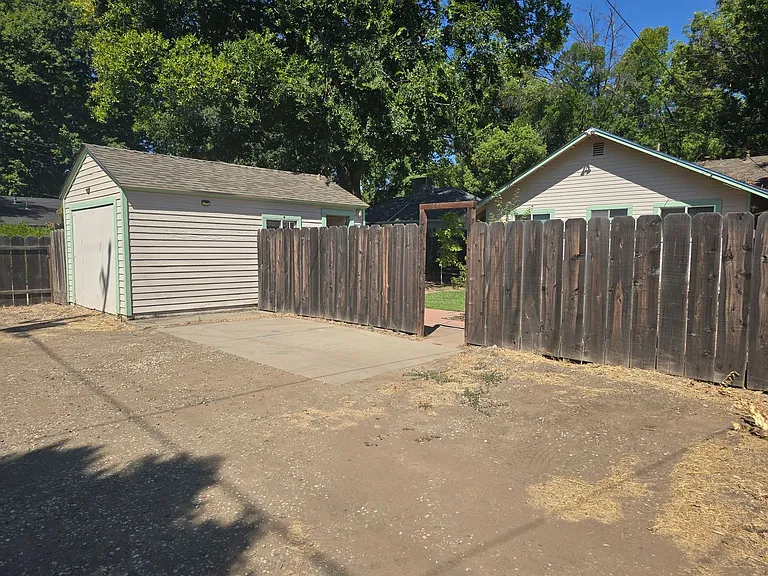 485 E 1st Ave — Photo 39