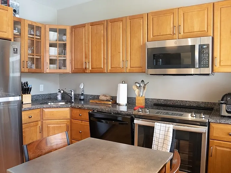 103 E Brookline St #4 — Photo 3