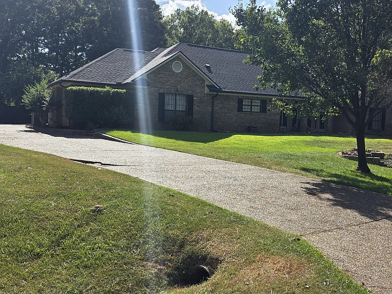 4901 Old Oak Dr — Photo 3