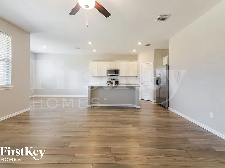 2324 Okeefe Dr — Photo 4
