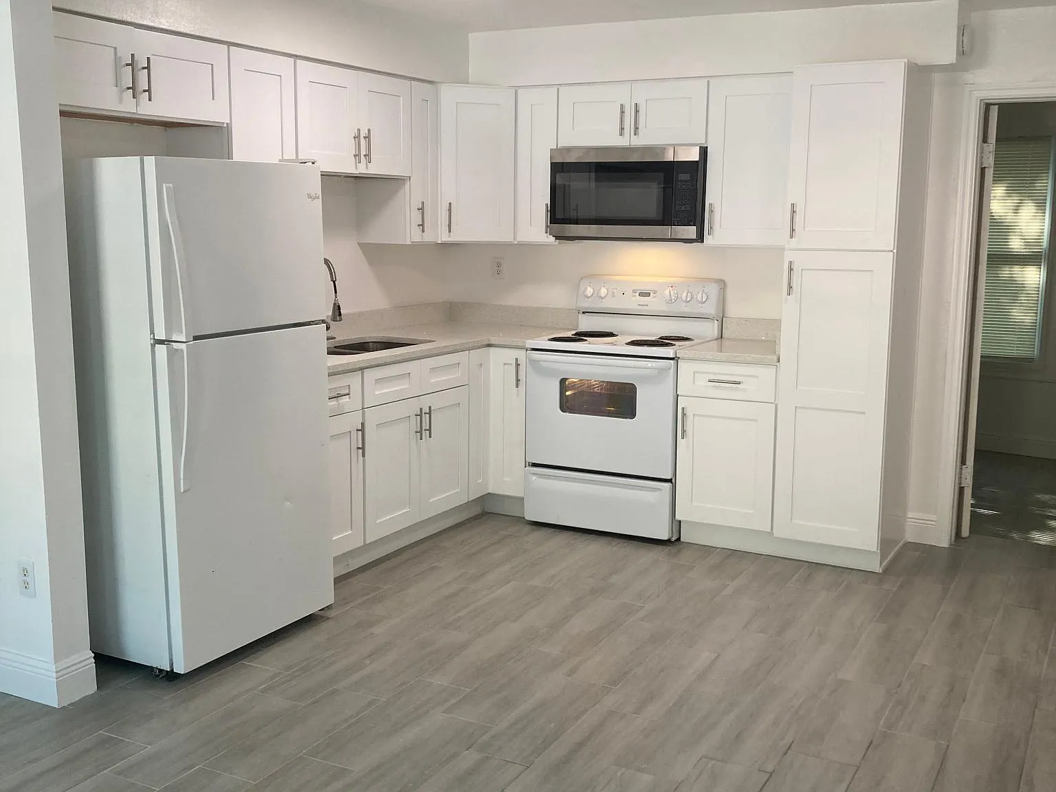 2 bed, 800 sqft, $1,500 — Photo 2