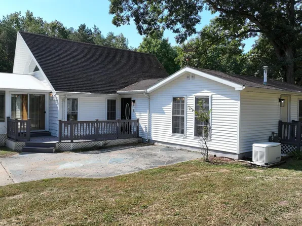 1031 York Dr, Weidman, MI 48893