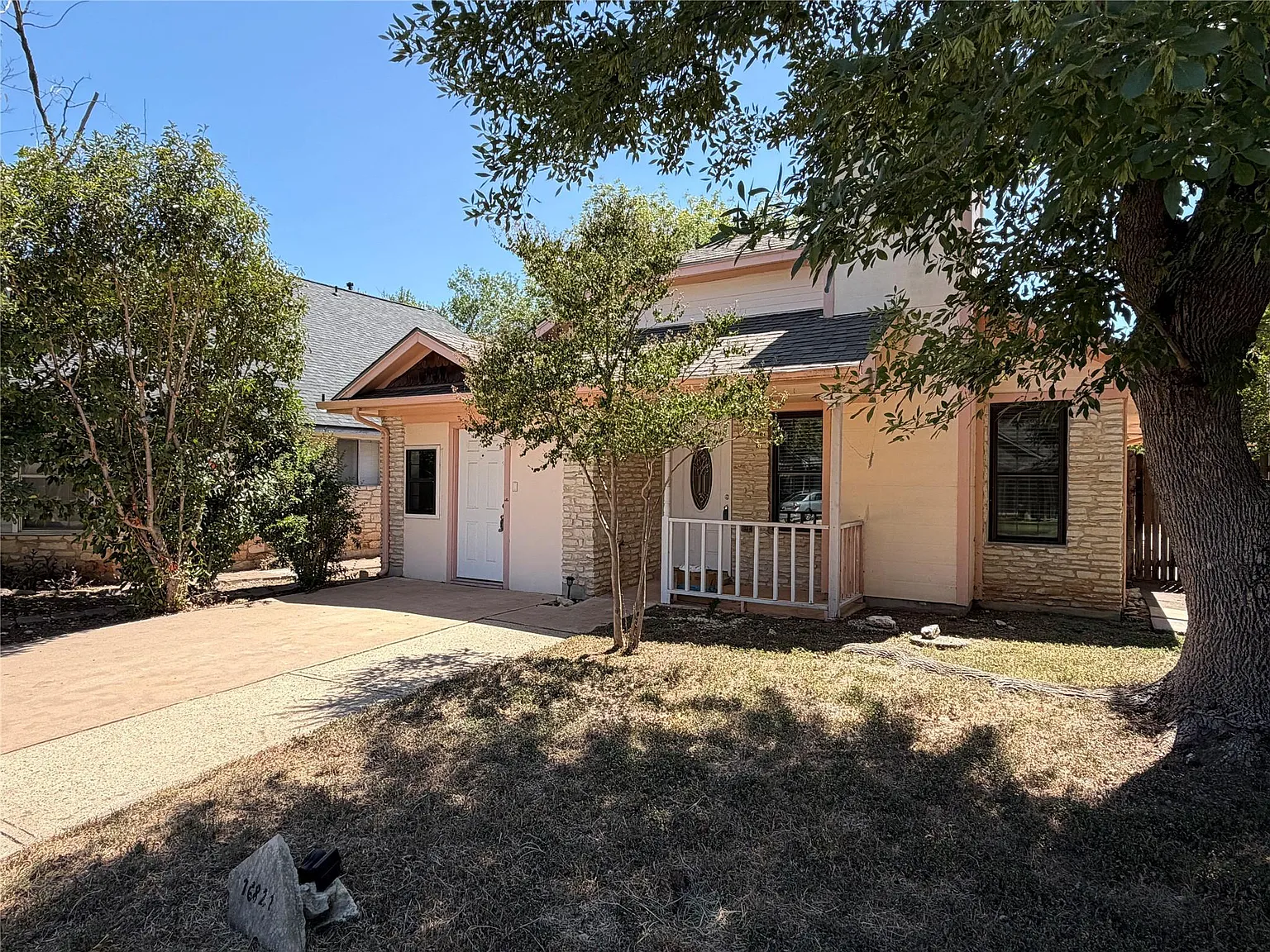 3 bed, 2.0 bath, 1200 sqft, $1,895 — Photo 1