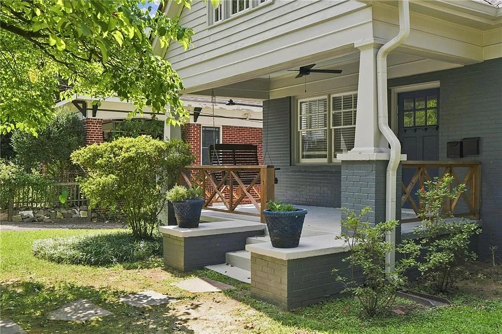 3 bed, 2.0 bath, 2500 sqft, $4,995 — Photo 1