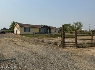 1220 Maple Grove Rd, Sunnyside, WA 98944