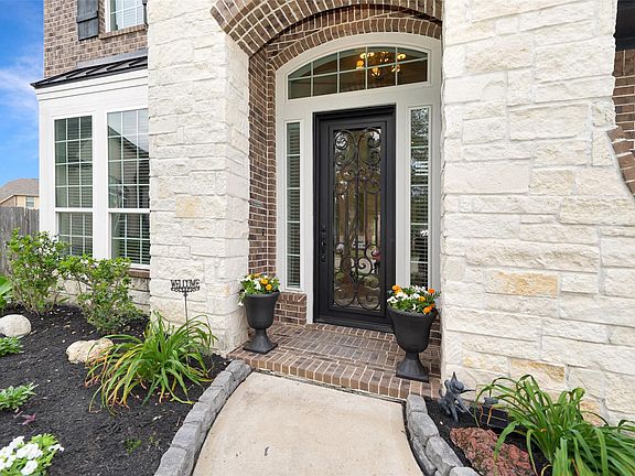 3rd image of 2807 Oakdale Landing Ct