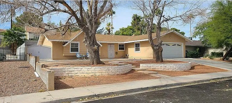 1308 Campbell Dr — Photo 2