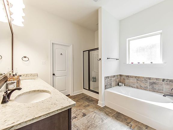 5th image of 311 Bishop Ct