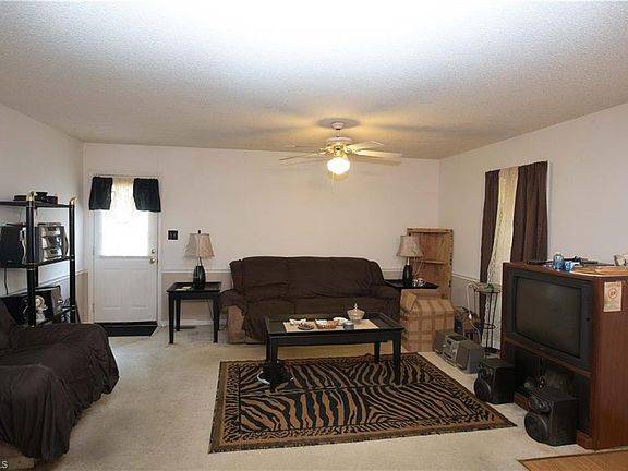 5th image of 312 Phillips St