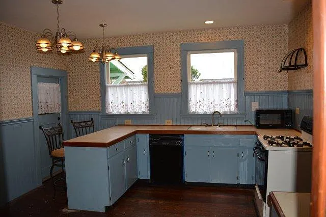 135 W Grant St — Photo 49