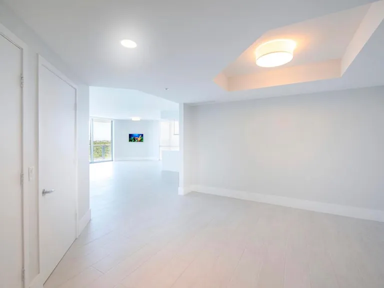 17111 Biscayne Blvd #702 — Photo 8