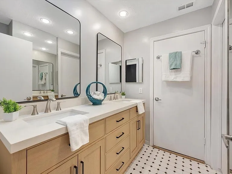11711 Memorial Dr #135 — Photo 7