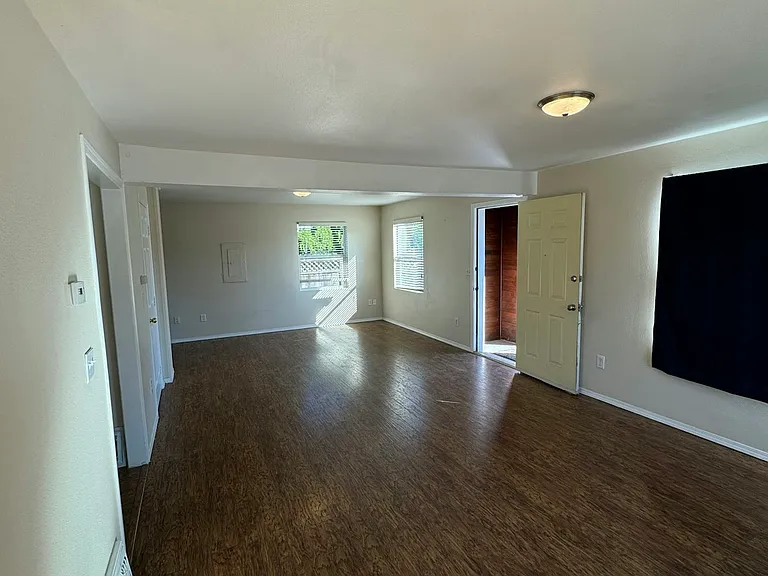 2804 McLeod Rd — Photo 3