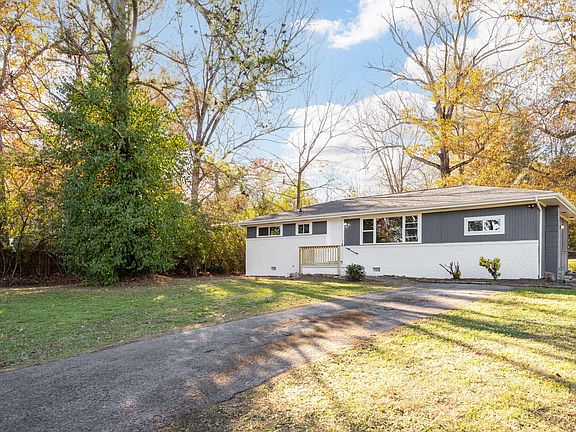 2nd image of 1043 E Circle Dr