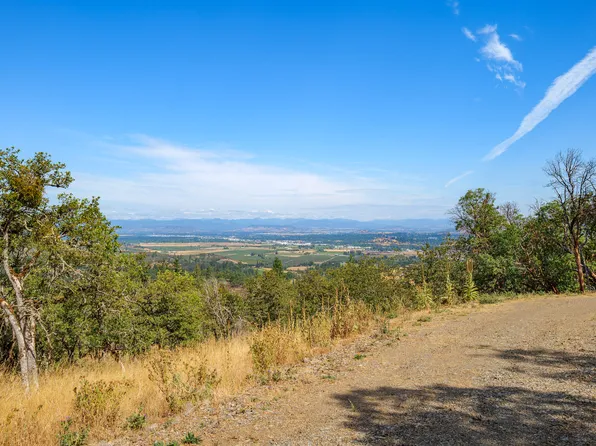 1048 Coleman Hills Dr #1, Medford, OR 97501