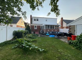 518 Argyle Rd, Mineola, NY 11501