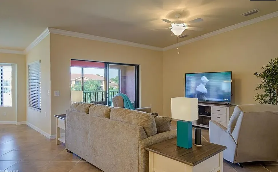 2 bed, 2.0 bath, 1347 sqft, $1,900 — Photo 4
