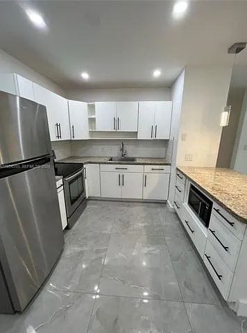 2783 SW 33rd Ave — Photo 7