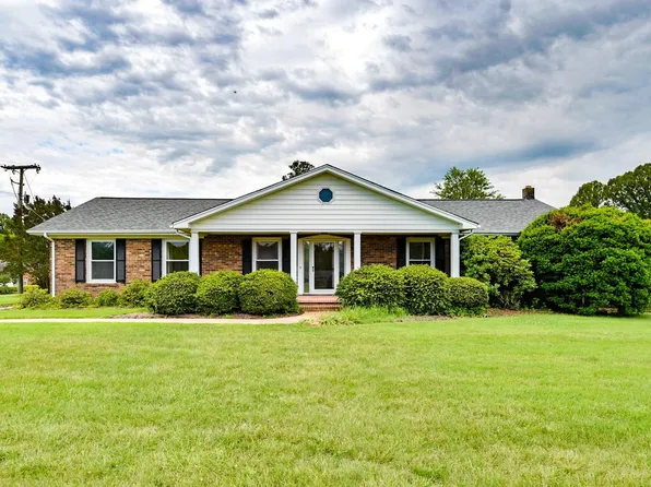 101 Merrywood Dr, Forest, VA 24551