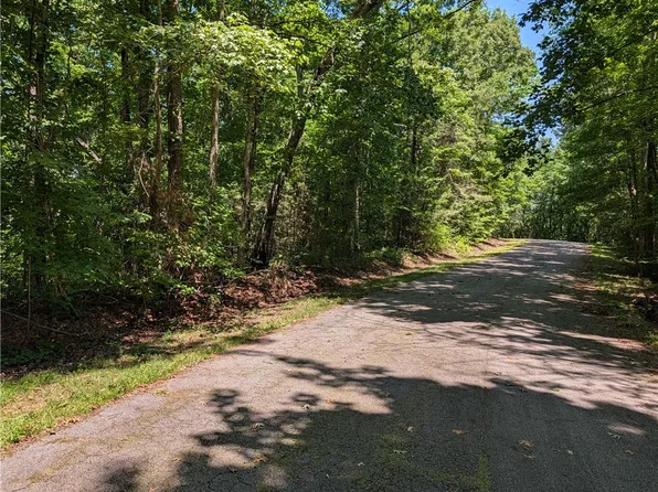 153 Nottingham Dr, Westminster, SC 29693
