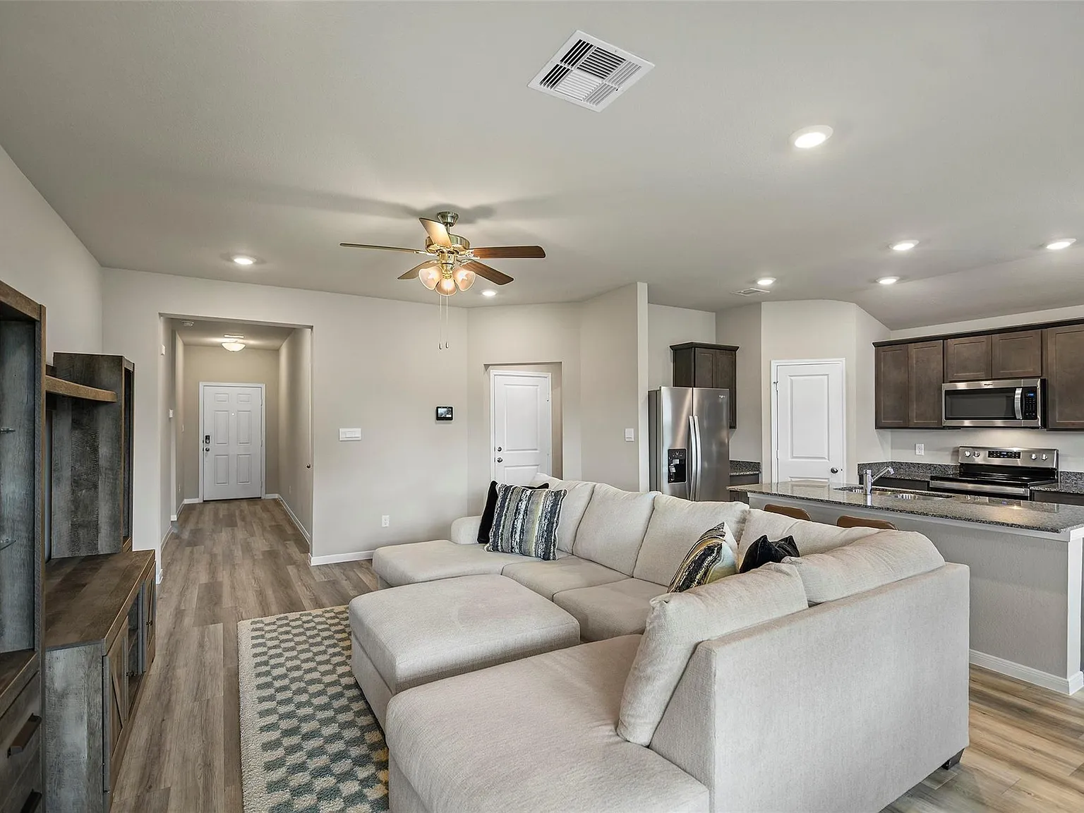 3 bed, 2.0 bath, 1508 sqft, $1,975 — Photo 3