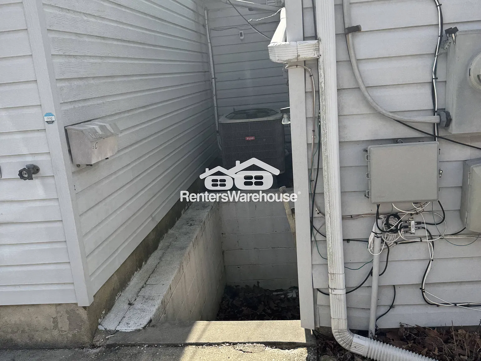 Avaiilable Now - Basement Apartment - 1 Br 1 Bath - Utilities Included - Off Street Parking — Photo 2