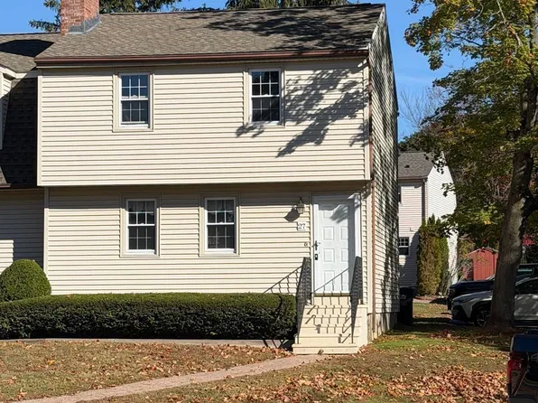 27 Tiffany Cir Unit 27, Millbury, MA 01527