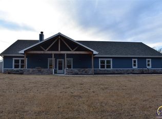 8045 Miami Ln, Ozawkie, KS 66070