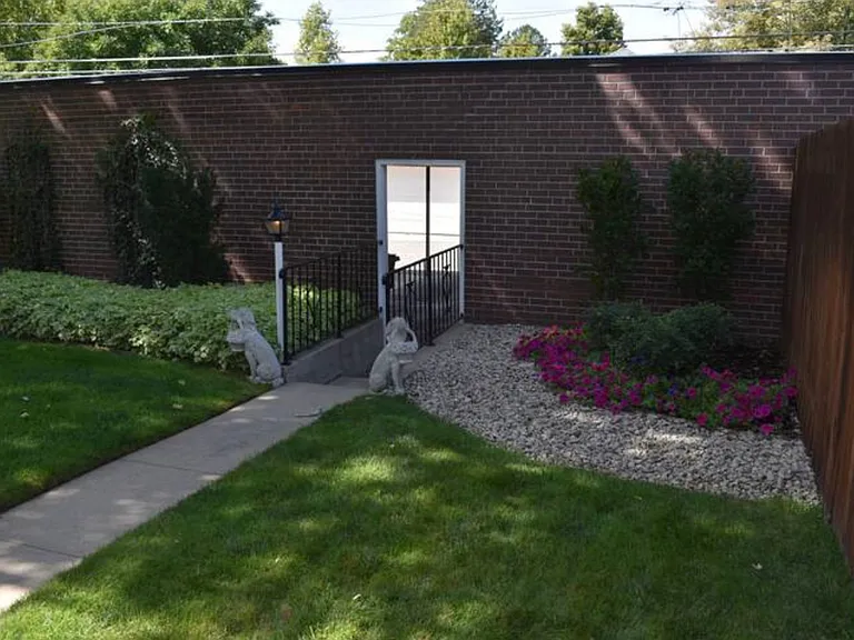 805 S Ogden St — Photo 37