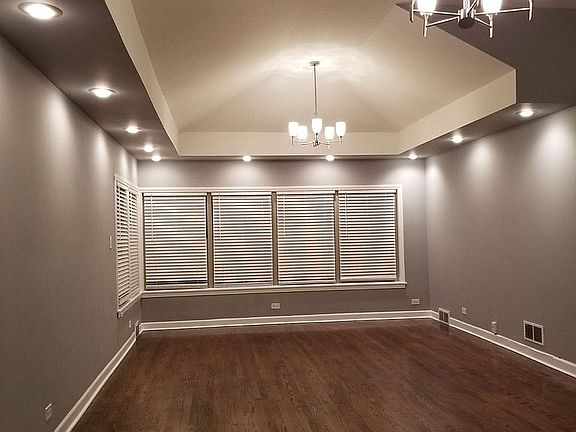Living vaulted ceiling 