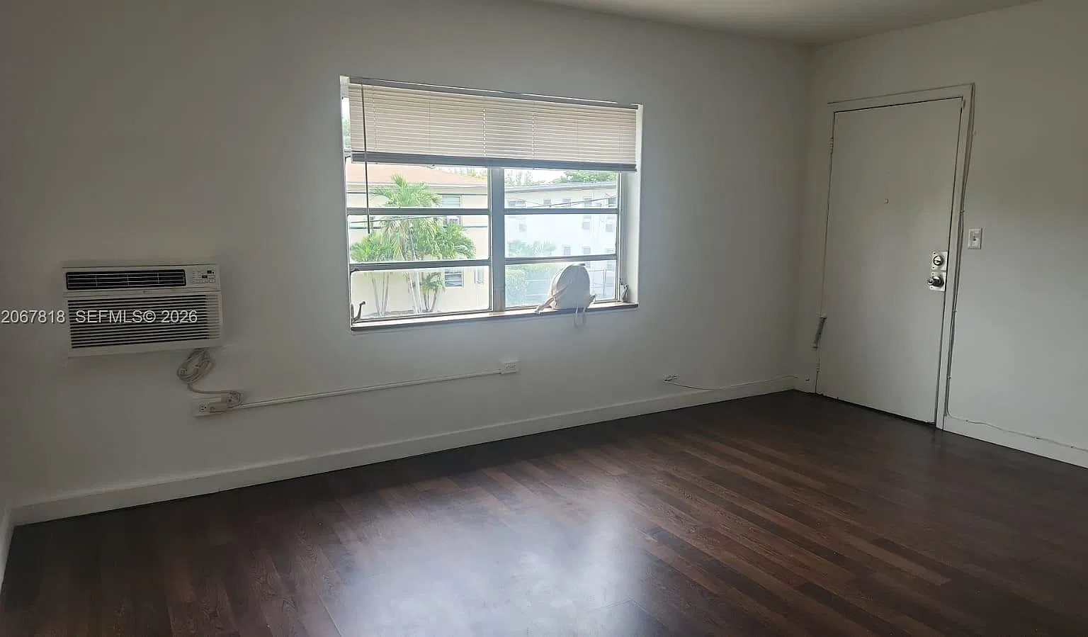 Colonial Plaza Condo — Photo 2