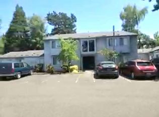 1955 NE Barberry Dr #B, Hillsboro, OR