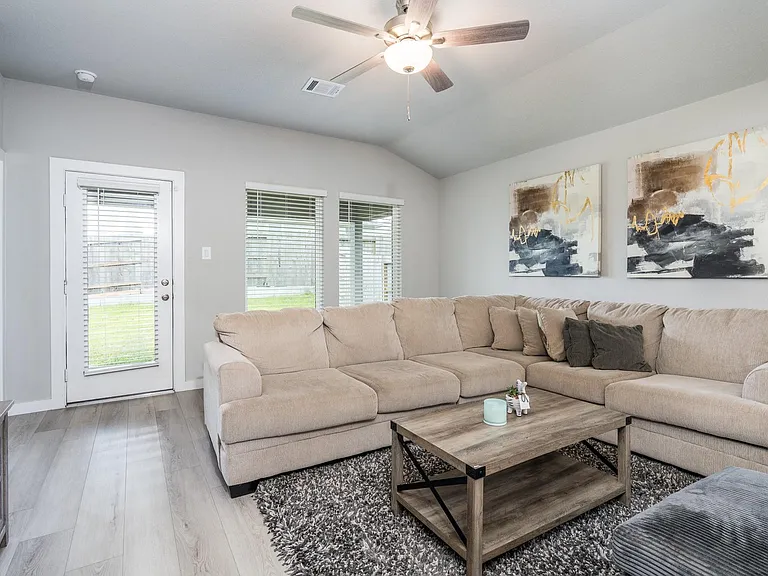 219 Charles Ridge Dr — Photo 5