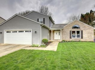 903 Fawn Dr, Mahomet, IL 61853