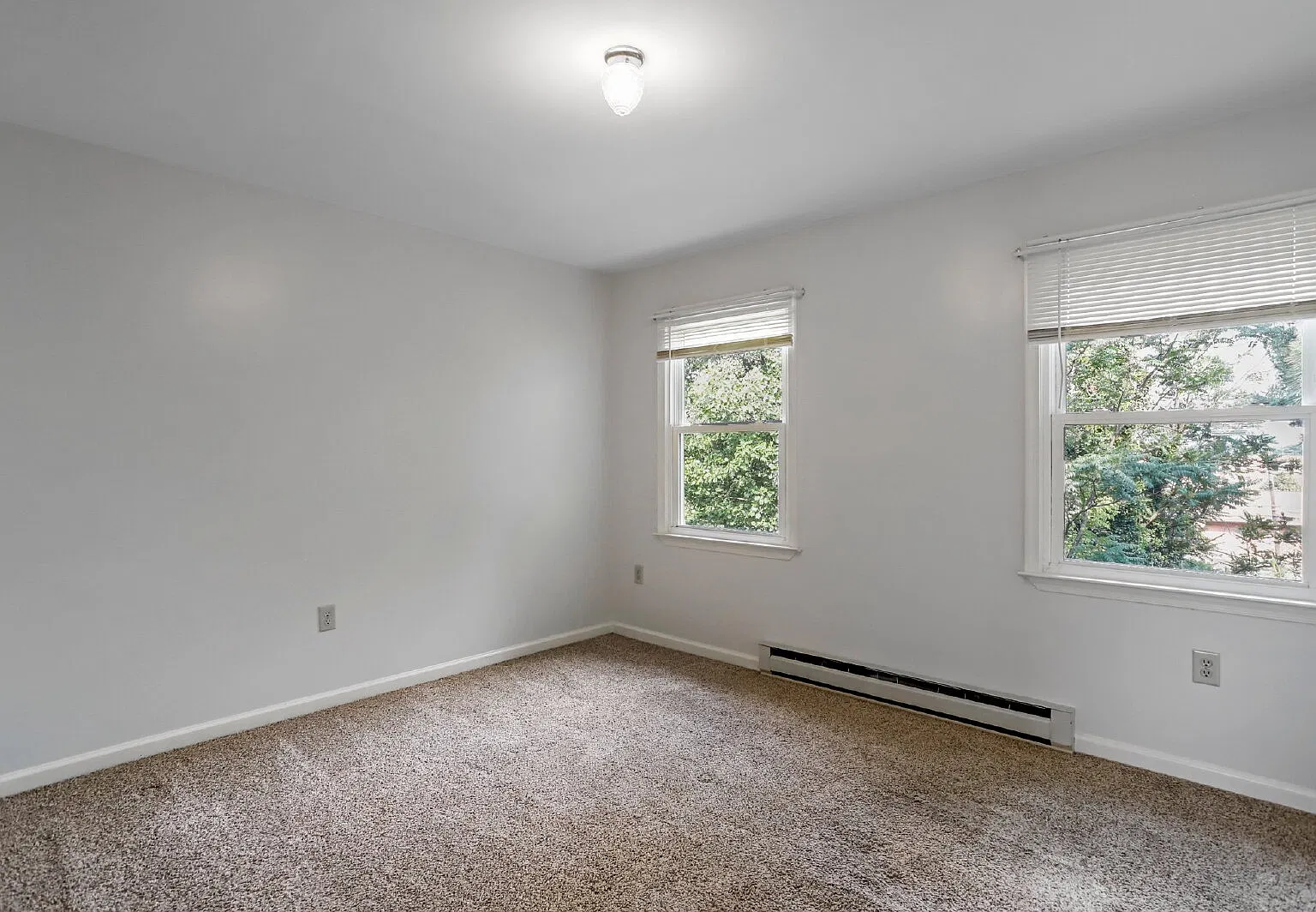 2 bed, 1.0 bath, 900 sqft, $1,200 — Photo 3