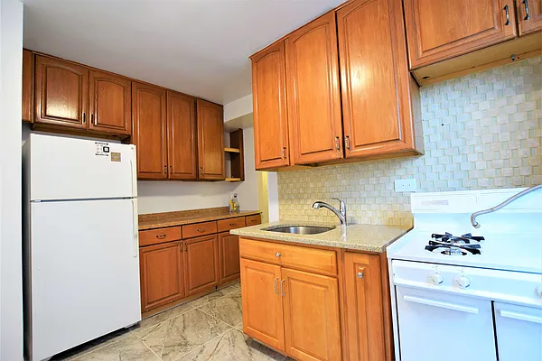 Rented by NYC Realty Brokers LLC | media 8