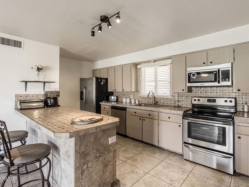 1st image of 711 E Laurel Dr APT 19
