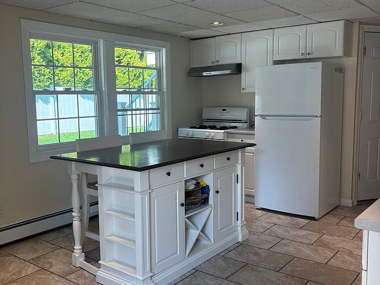 275 Evergreen Ave #B — Photo 11