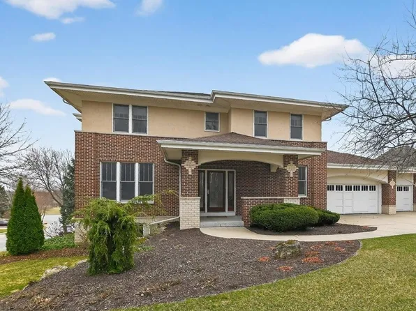 2 Coyote Ct, Madison, WI 53717