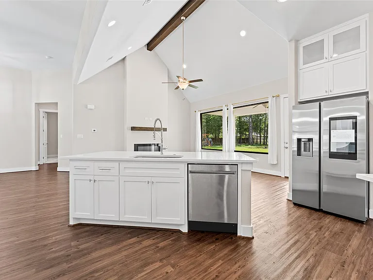 2650 Fountain View St — Photo 12