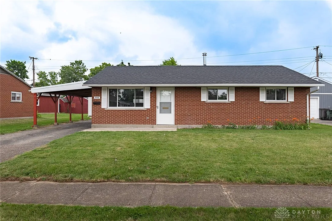 400 Savoy Ave photo 1